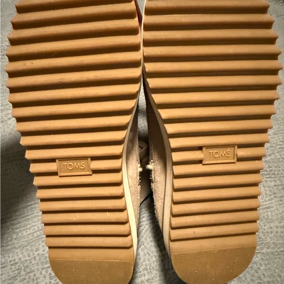 EUC TOMS Women's 7.5 Tan Fur-Lined Snow Winter Boots - Picture 2 of 4